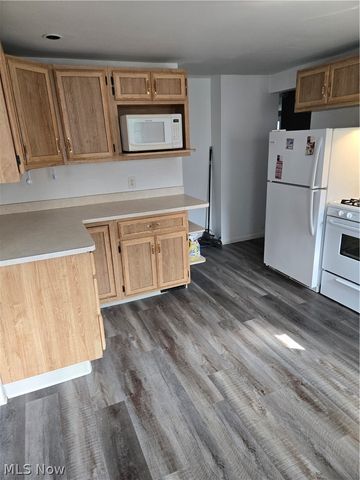 1024 Quentin Road, Eastlake, OH 44095