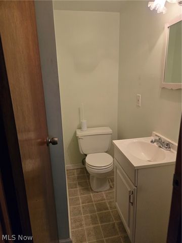 1024 Quentin Road, Eastlake, OH 44095