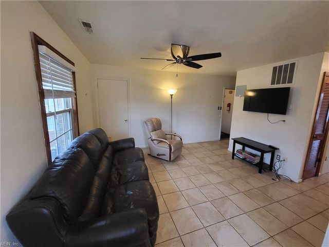 401 Arctic Ave Apt 200, Virginia Beach, VA 23451