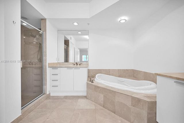 15051 Royal Oaks Lane 1605, North Miami, FL 33181