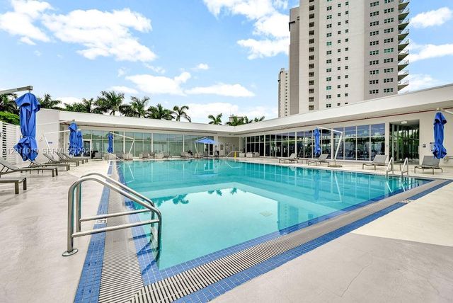 15051 Royal Oaks Lane 1605, North Miami, FL 33181