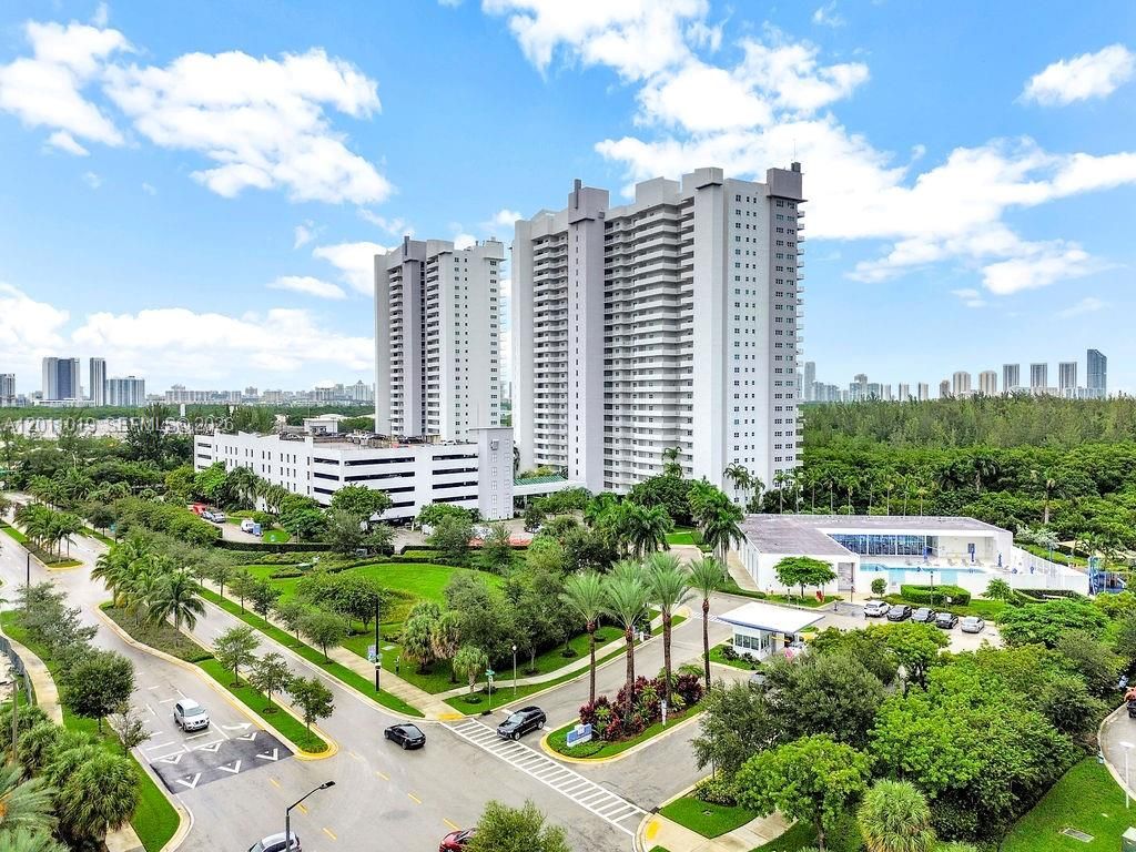 15051 Royal Oaks Lane 1605, North Miami, FL 33181