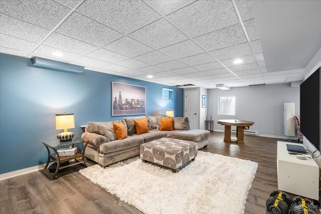 439 S Church Road S, Bensenville, IL 60106