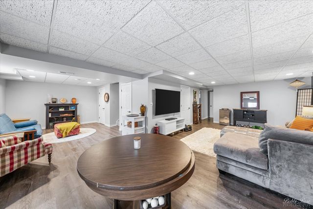 439 S Church Road S, Bensenville, IL 60106