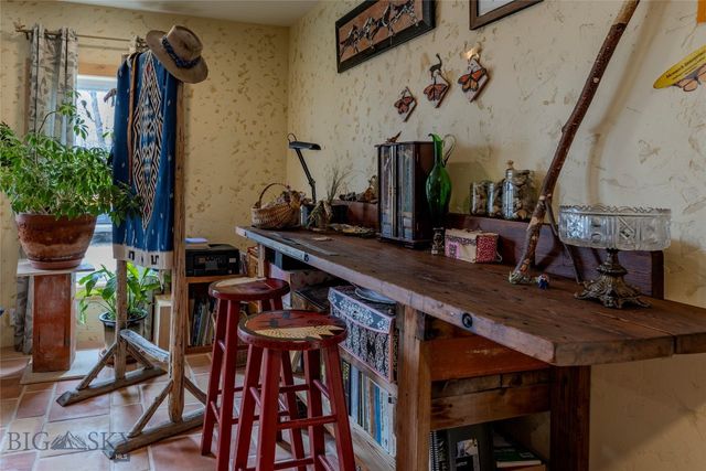 402 2nd Avenue N, Clyde Park, MT 59018