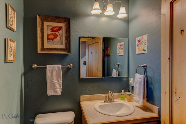 402 2nd Avenue N, Clyde Park, MT 59018