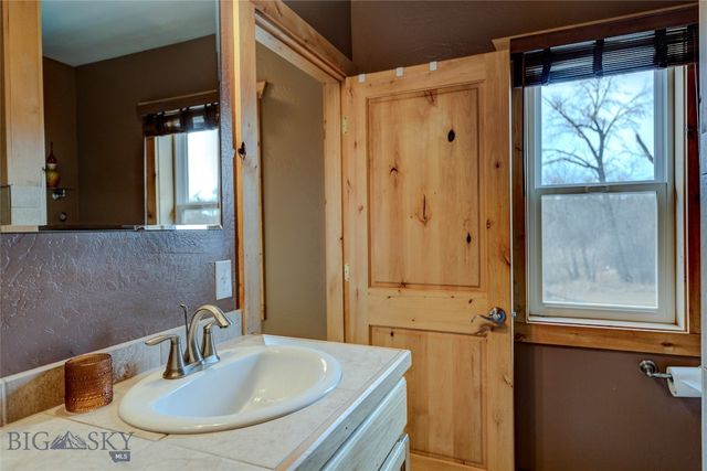 402 2nd Avenue N, Clyde Park, MT 59018