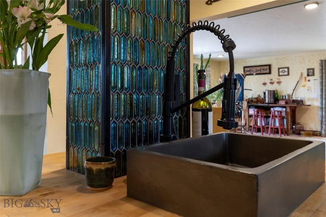 402 2nd Avenue N, Clyde Park, MT 59018