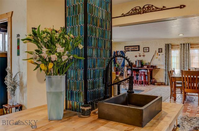 402 2nd Avenue N, Clyde Park, MT 59018