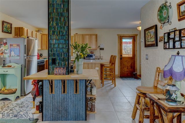 402 2nd Avenue N, Clyde Park, MT 59018