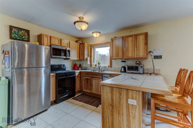 402 2nd Avenue N, Clyde Park, MT 59018