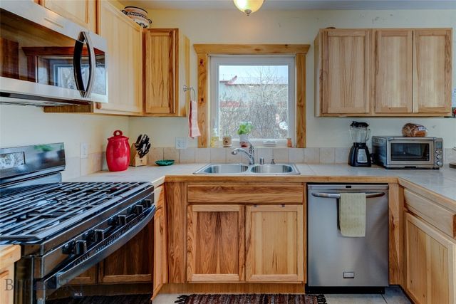 402 2nd Avenue N, Clyde Park, MT 59018