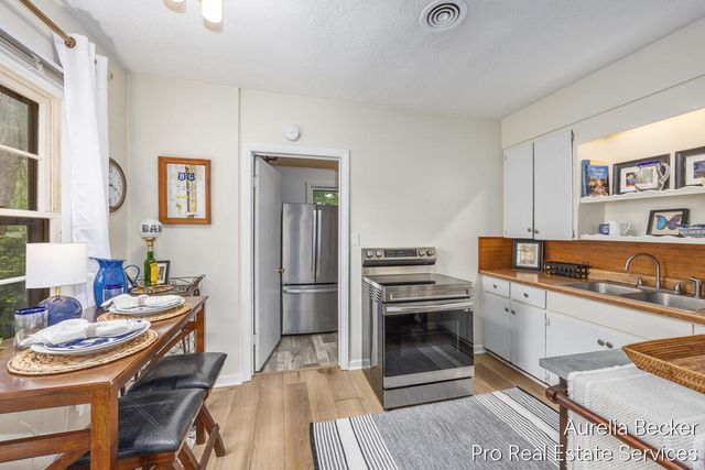 2911 Foster Avenue NE, Grand Rapids, MI 49505
