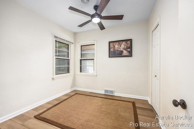 2911 Foster Avenue NE, Grand Rapids, MI 49505