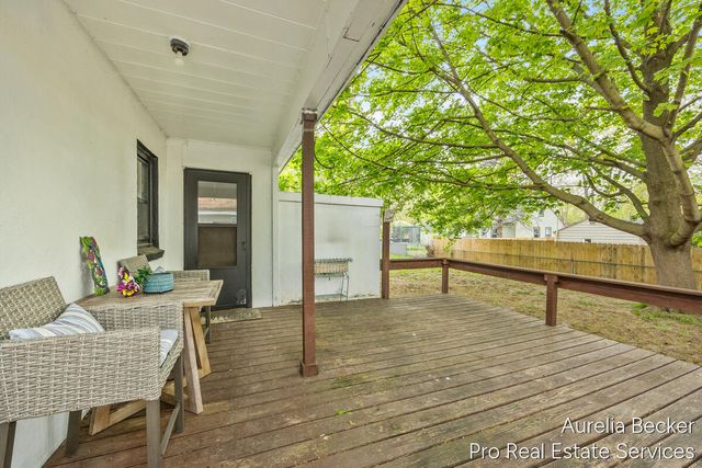 2911 Foster Avenue NE, Grand Rapids, MI 49505