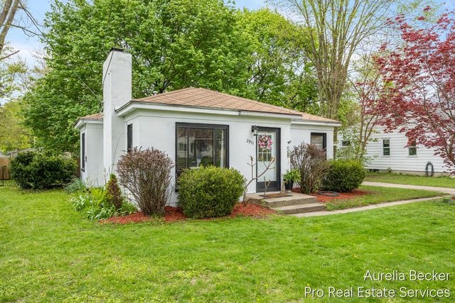 2911 Foster Avenue NE, Grand Rapids, MI 49505