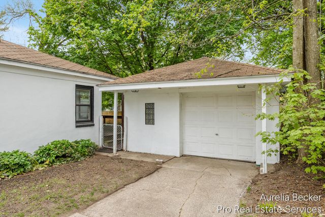 2911 Foster Avenue NE, Grand Rapids, MI 49505
