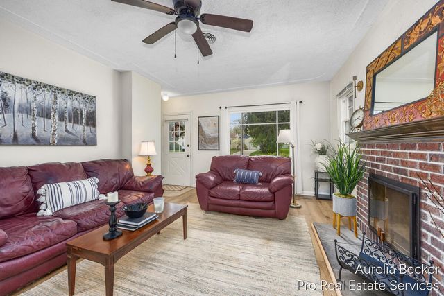 2911 Foster Avenue NE, Grand Rapids, MI 49505
