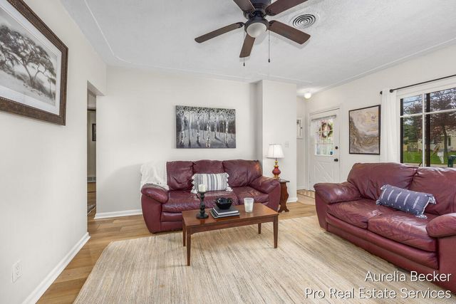 2911 Foster Avenue NE, Grand Rapids, MI 49505