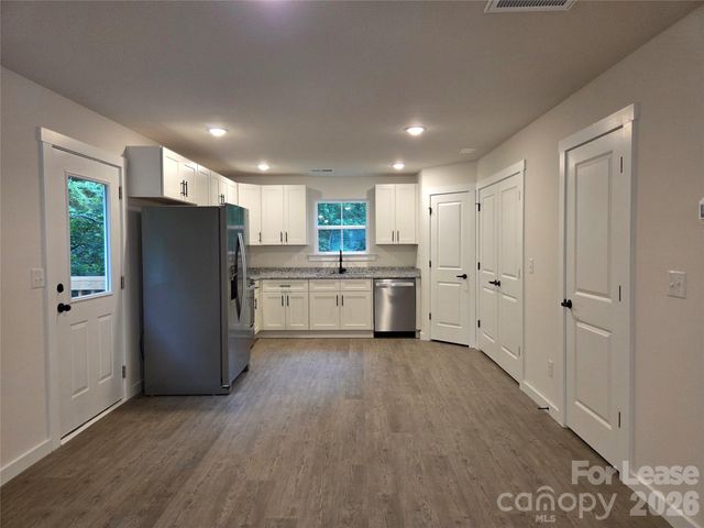 104 10th Avenue SE, Hickory, NC 28602