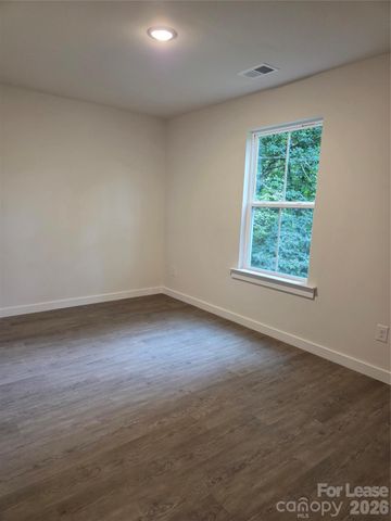 104 10th Avenue SE, Hickory, NC 28602
