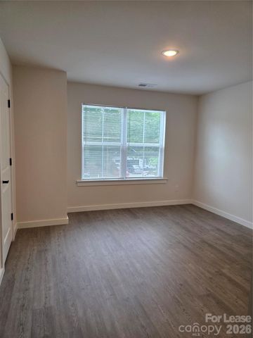 104 10th Avenue SE, Hickory, NC 28602