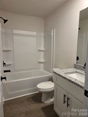 104 10th Avenue SE, Hickory, NC 28602