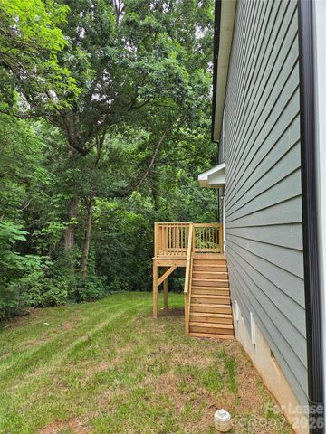 104 10th Avenue SE, Hickory, NC 28602