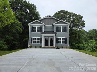 104 10th Avenue SE, Hickory, NC 28602