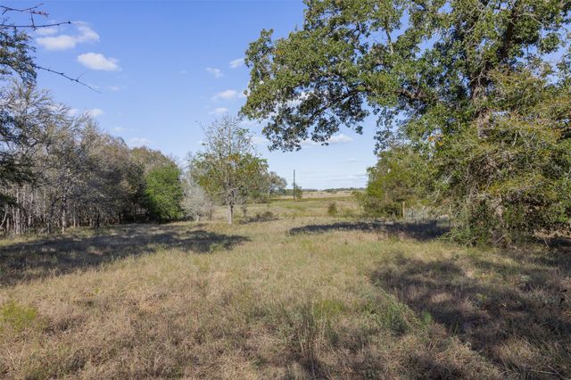 897 Ferguson LOOP, Dale, TX 78616