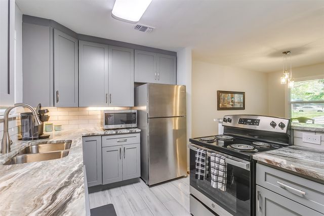 4704 Collinwood Avenue, Fort Worth, TX 76107