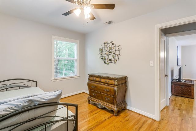 4704 Collinwood Avenue, Fort Worth, TX 76107