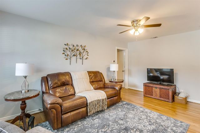 4704 Collinwood Avenue, Fort Worth, TX 76107