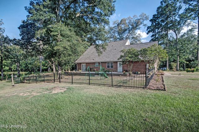 402 Springwood Circle, Terry, MS 39170