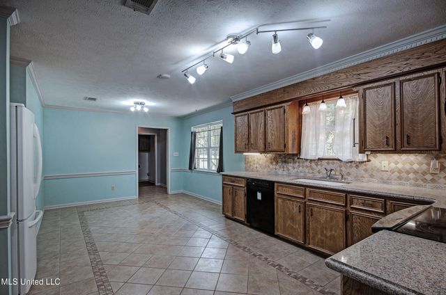 402 Springwood Circle, Terry, MS 39170