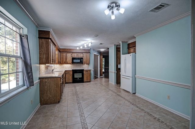 402 Springwood Circle, Terry, MS 39170
