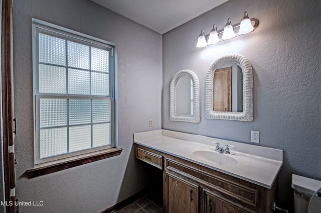 402 Springwood Circle, Terry, MS 39170