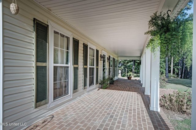 402 Springwood Circle, Terry, MS 39170