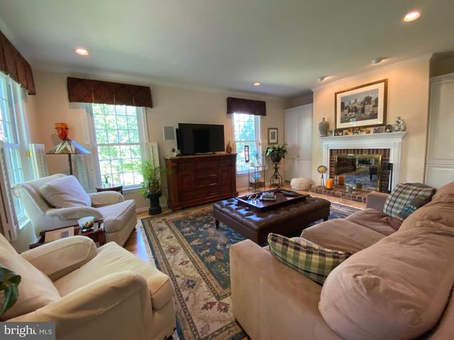37 COMMANDERS DR #4A, Washington Crossing, PA 18977