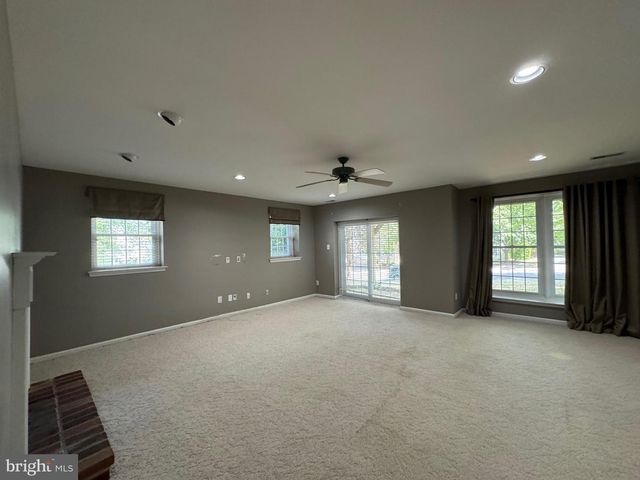 37 COMMANDERS DR #4A, Washington Crossing, PA 18977