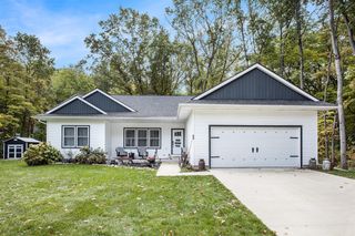 90 Country Club Boulevard, Plainwell, MI 49080