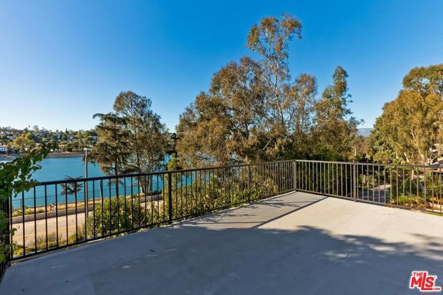 2106 Rockford Road, Los Angeles, CA 90039