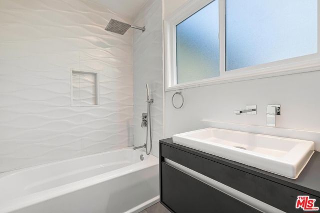 2106 Rockford Road, Los Angeles, CA 90039