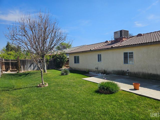 5226 San Mateo Drive, Bakersfield, CA 93307