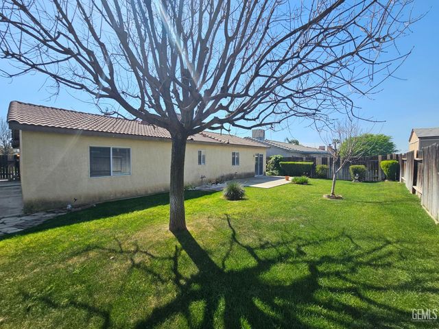 5226 San Mateo Drive, Bakersfield, CA 93307