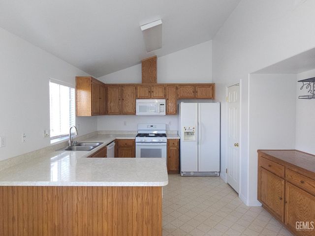 5226 San Mateo Drive, Bakersfield, CA 93307