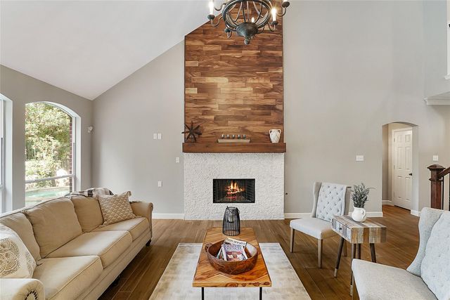 87 N Concord Valley Circle, The Woodlands, TX 77382