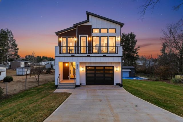 209 Springdale Avenue, Greer, SC 29650