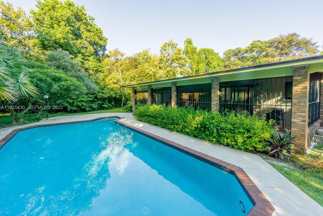 6290 SW 86th St, Miami, FL 33143