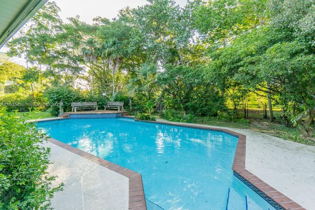 6290 SW 86th St, Miami, FL 33143